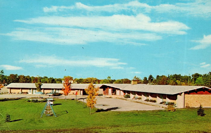 Land O Lakes Motel - Vintage Postcard